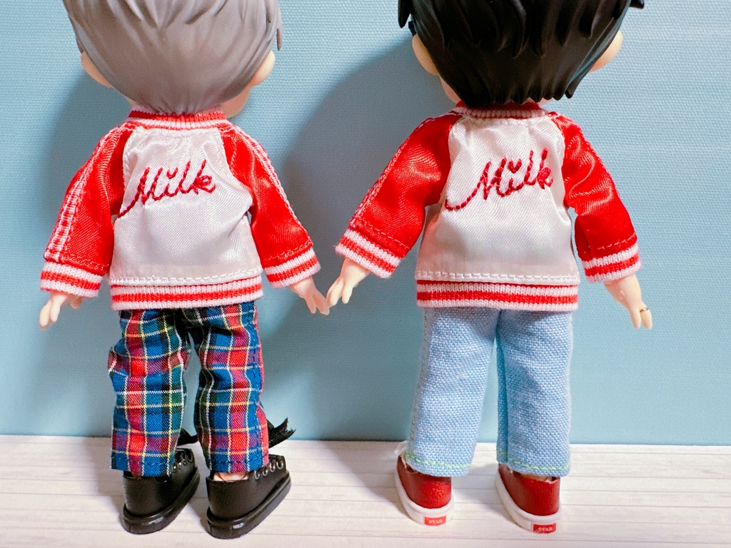 【オビツ11 outfit】苺刺繍スカジャン(白×赤)