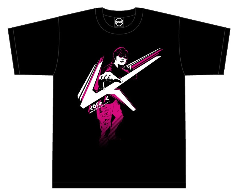 kors kポーズTシャツ（ブラック）