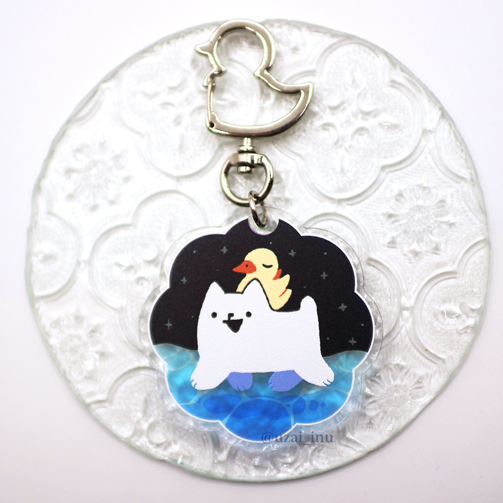 びっくりするほど近い距離を飛んで渡らせてもらっている犬アクキー