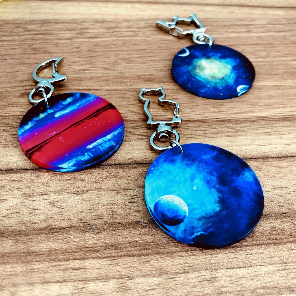 宝石風アクリルキーホルダー~オーロラ×月型リング~