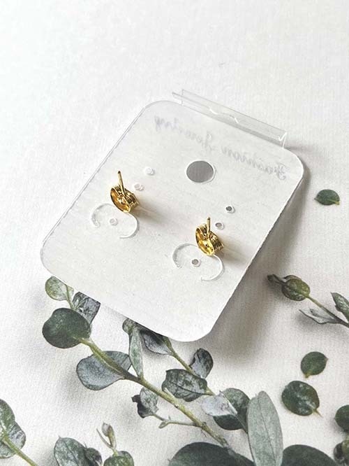 ナヒーダ ピアス