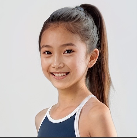 AI生成の女の子(スクール水着) 等身大タペストリー