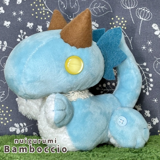 [ぬいぐるみ] ライトブルードラゴン(瞳：パールイエロー)