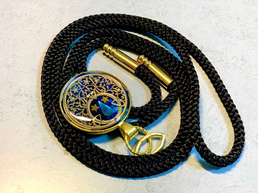 ループタイネックレス（数量限定）