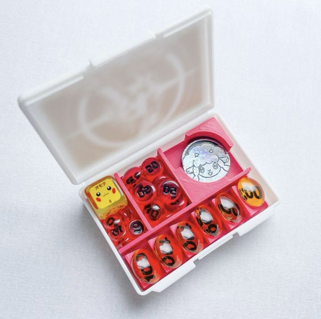 炎デッキにオススメ!濃いピンク色ポケカダメカンケース専用仕切り