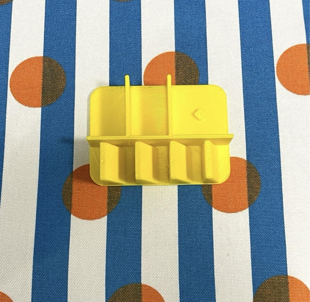 ピカチュウカラー ポケモンカード 缶のダメカンケース 仕切り