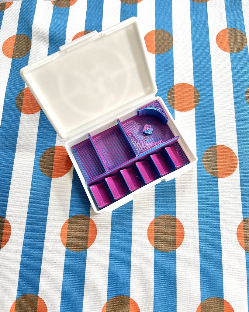 レッドとブルーのバイカラー ポケモンカード ダメカンケース 仕切り