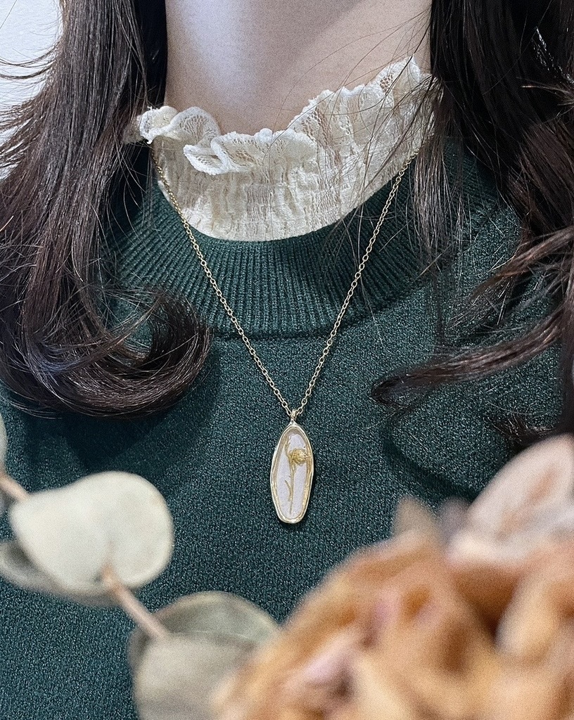 dryflower necklace