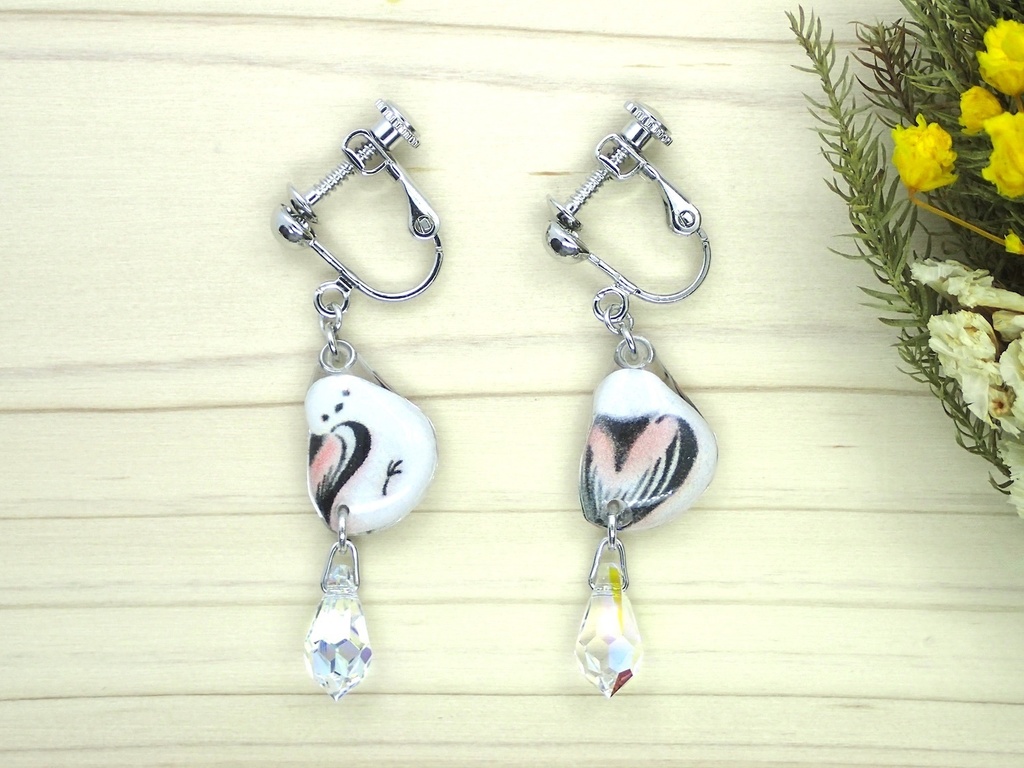 【イヤリング】ふりむきシマエナガ