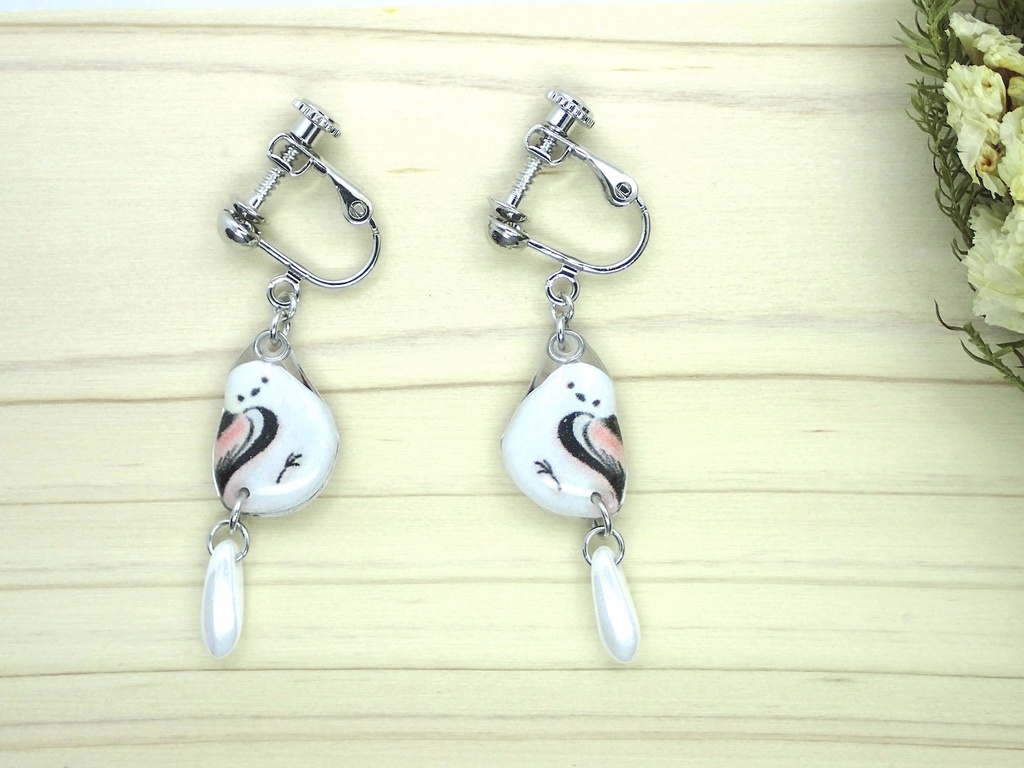 【イヤリング】ふりむきシマエナガ