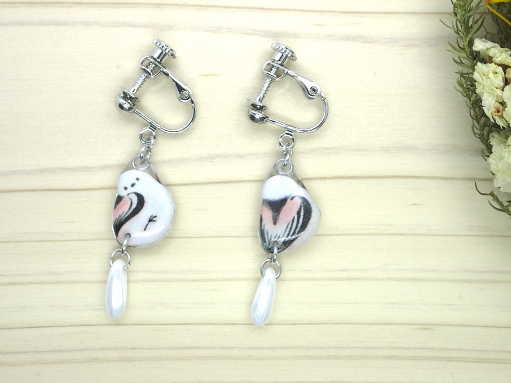 【イヤリング】ふりむきシマエナガ