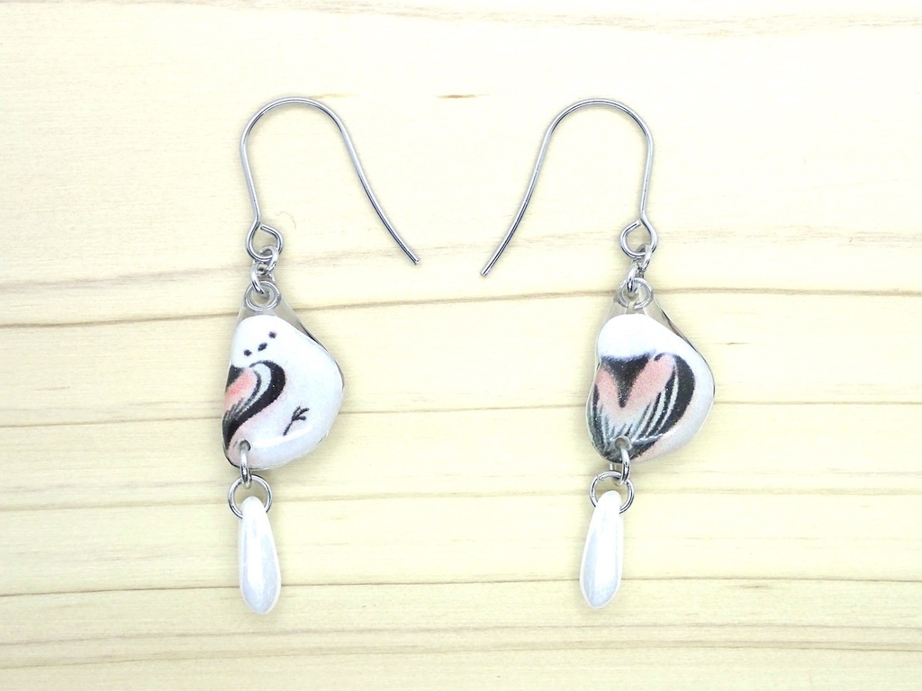 【ピアス】ふりむきシマエナガ