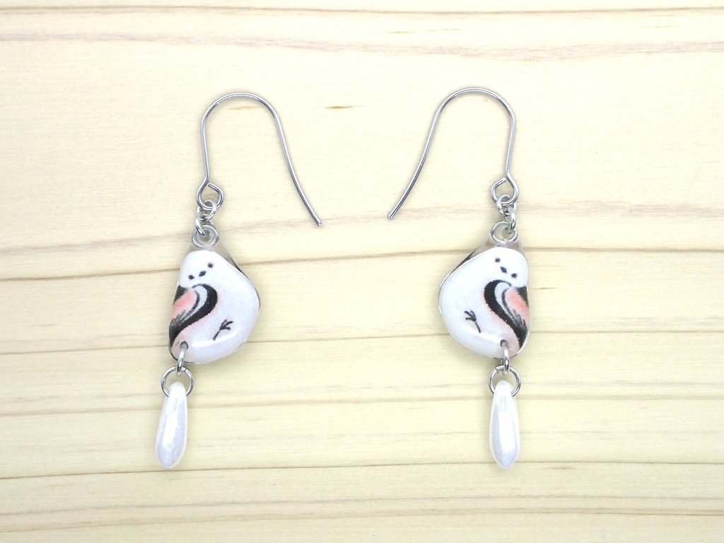 【ピアス】ふりむきシマエナガ