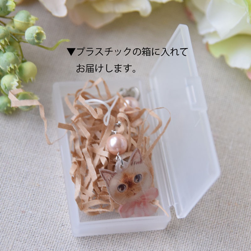 猫とガラスビーズのストラップ