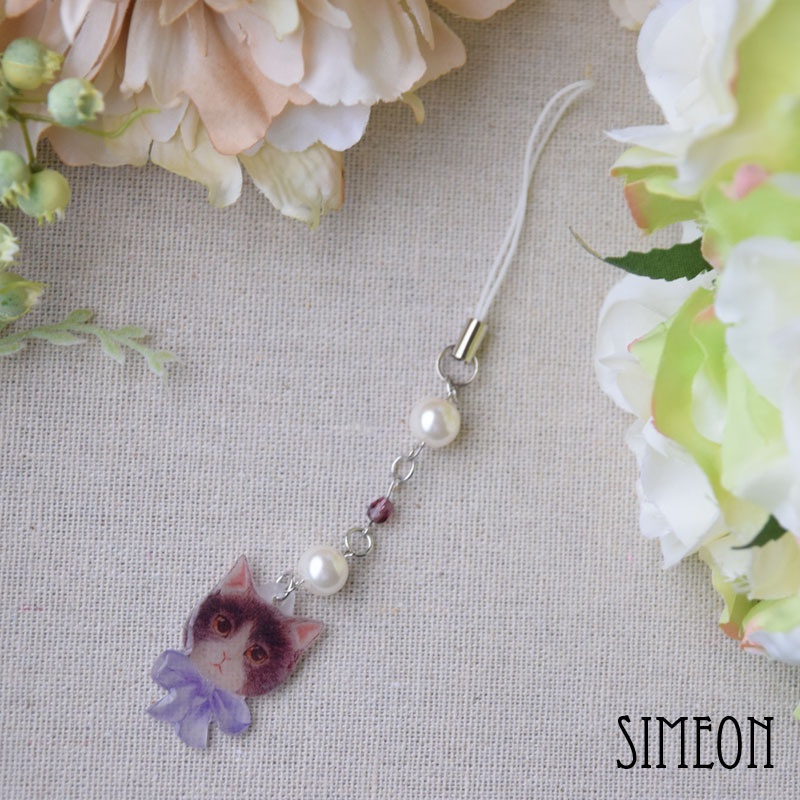 猫とガラスビーズのストラップ