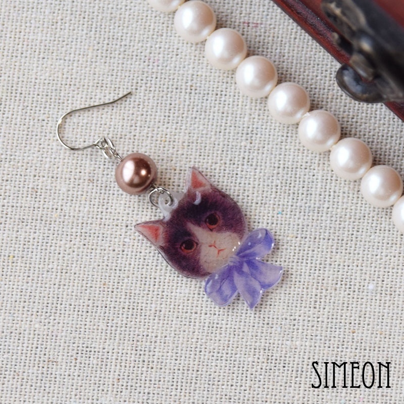 猫とガラスビーズのピアス
