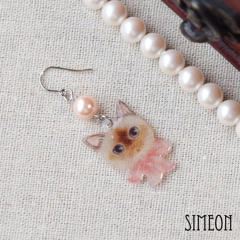 猫とガラスビーズのピアス