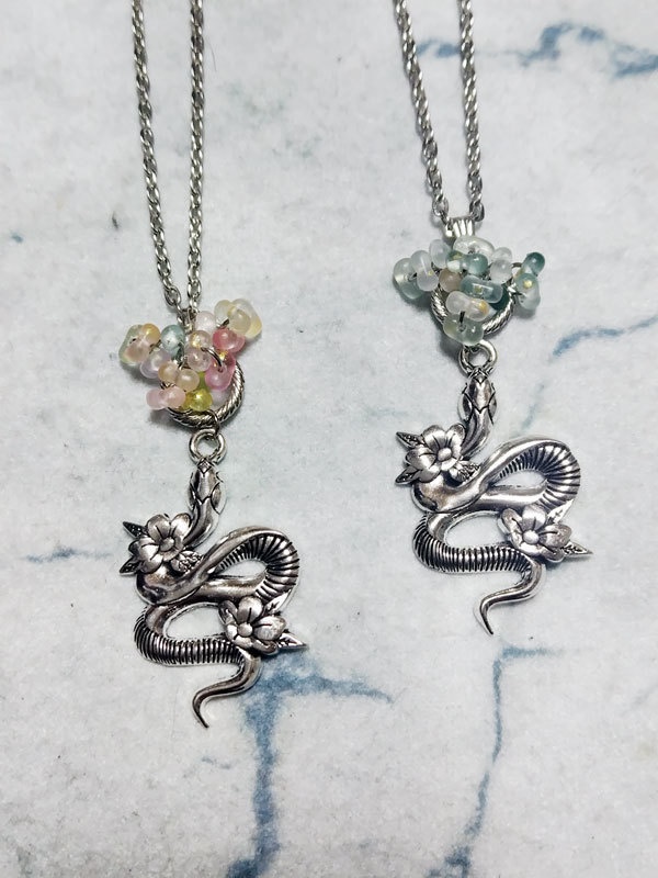 フローラルスネークネックレス