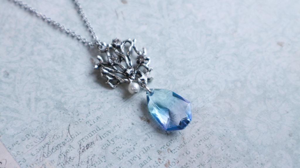 珊瑚礁のペンダント