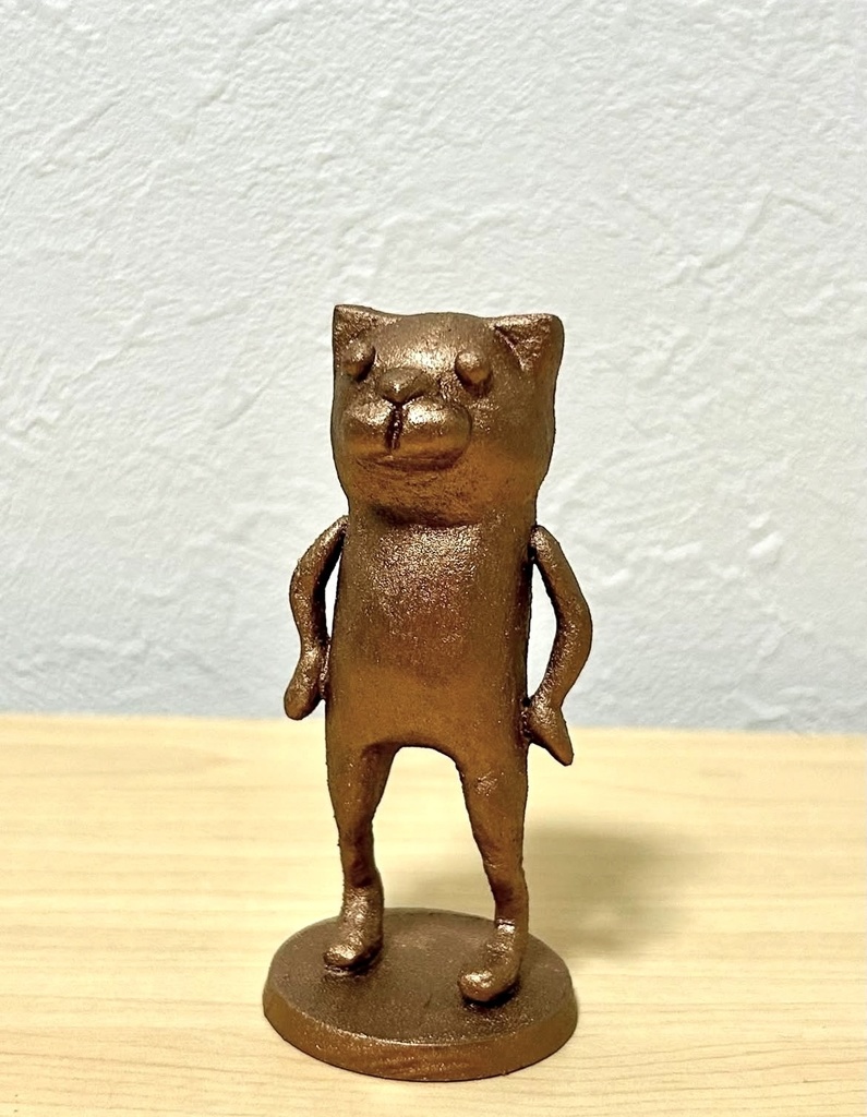 ブロンズ猫　“仁王立ち”