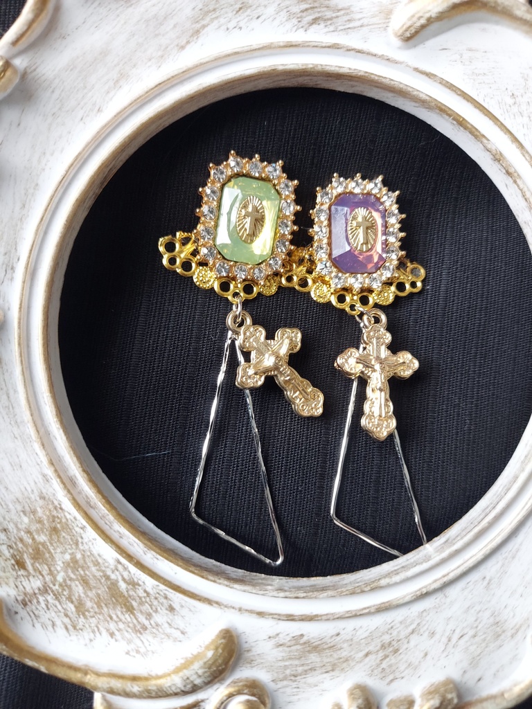 "クラブ=マジェスティ"ピアス