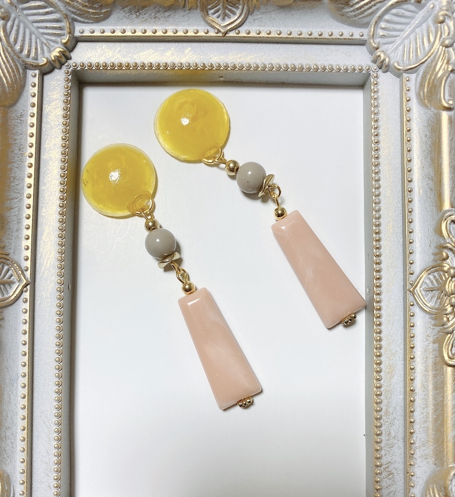 マーブル模様のべっ甲風ピアス