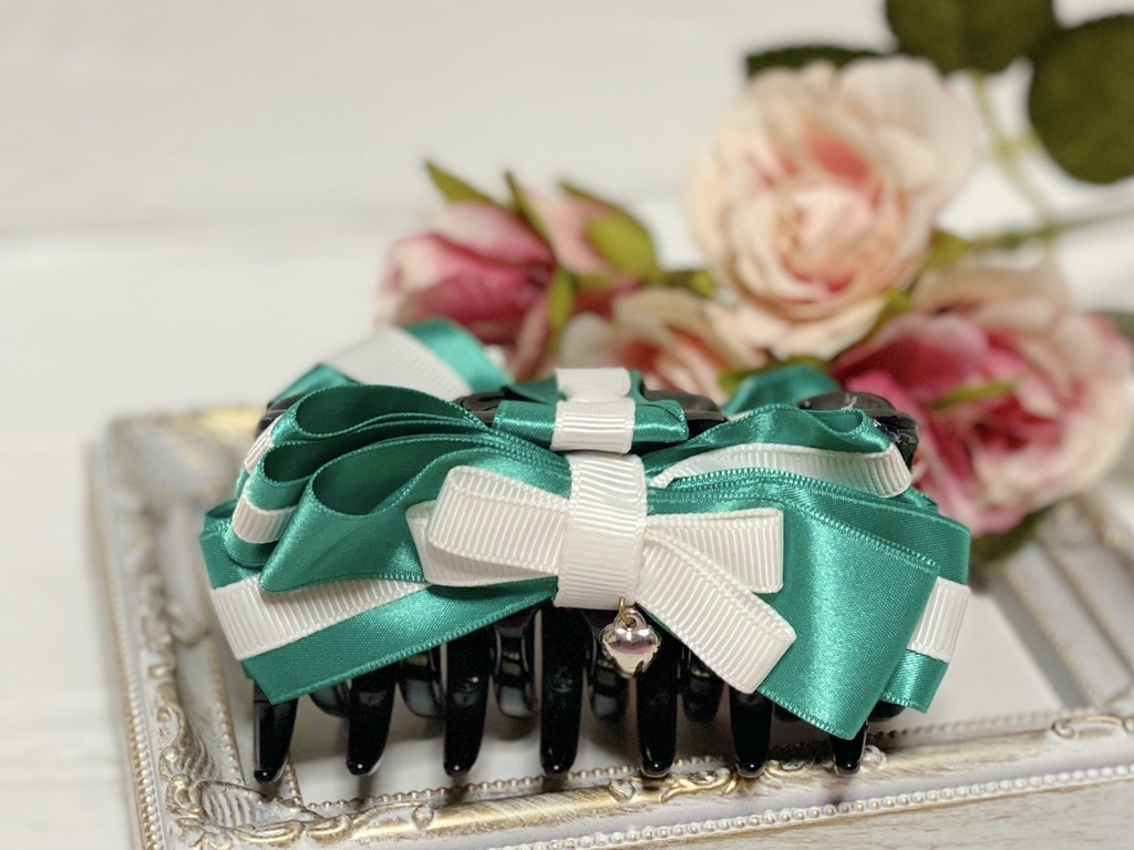 爽やかエメラルドグリーンのバンスクリップ