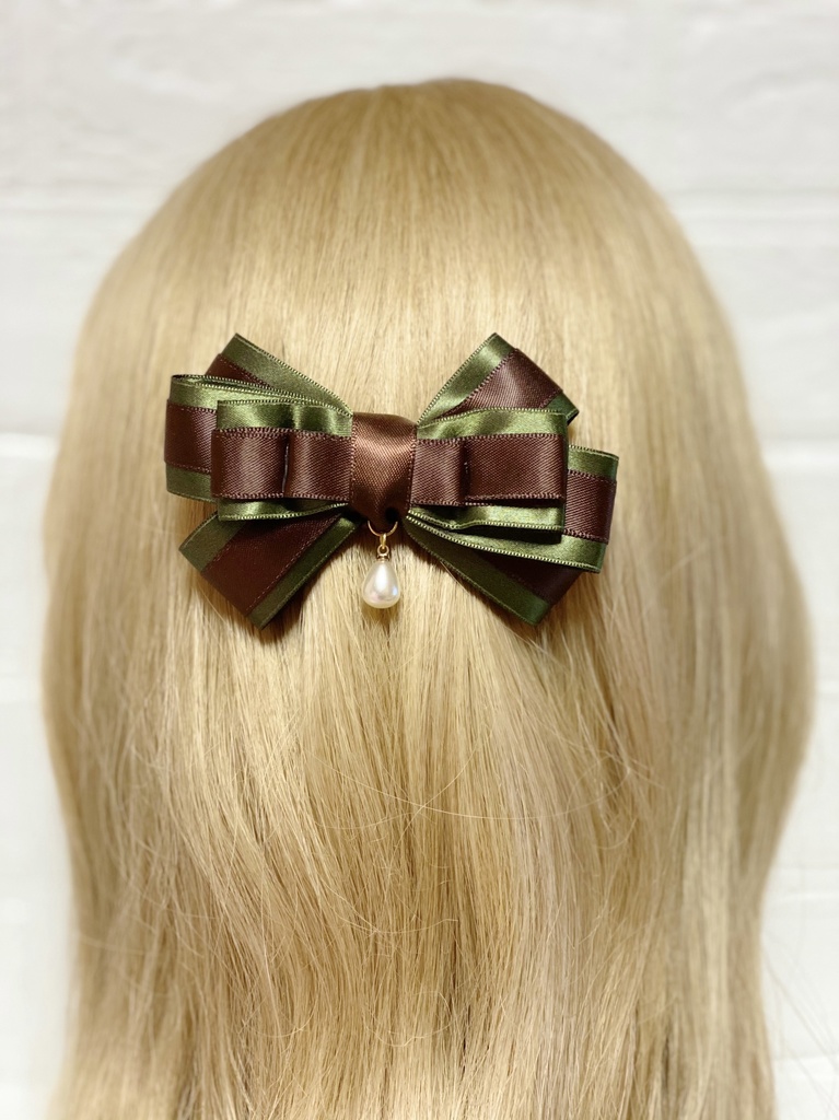 アースカラーのバレッタ