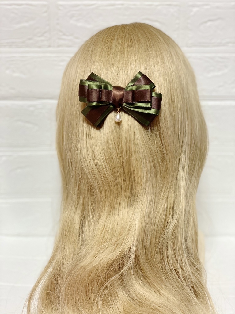 アースカラーのバレッタ