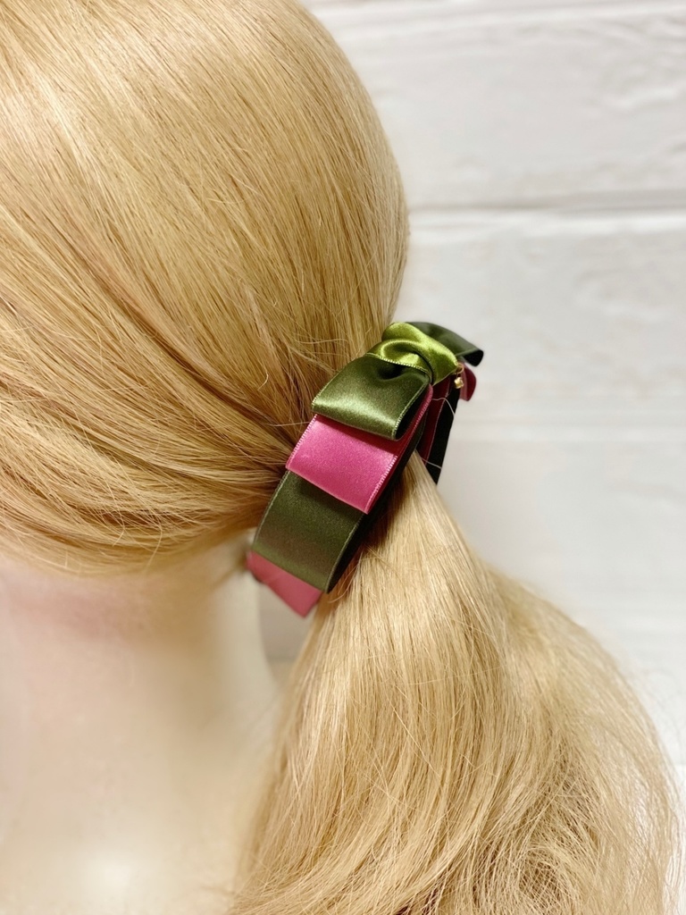 スモーキーカラーのリボンバナナクリップ