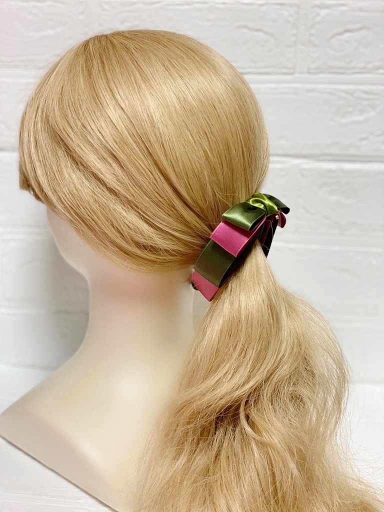 スモーキーカラーのリボンバナナクリップ