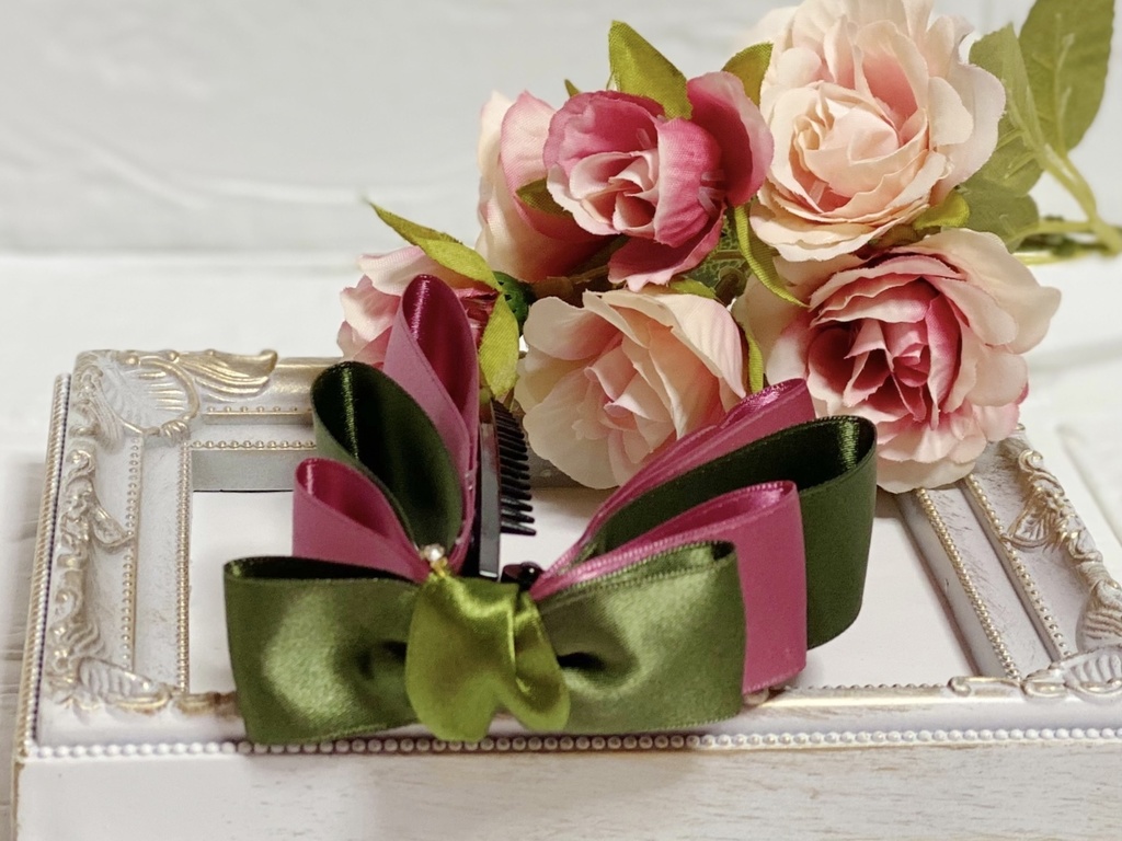 スモーキーカラーのリボンバナナクリップ