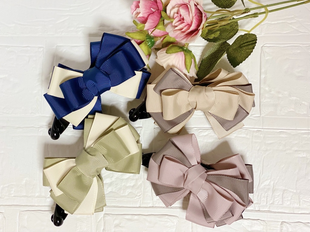 優しいカラーのリボンバナナクリップ