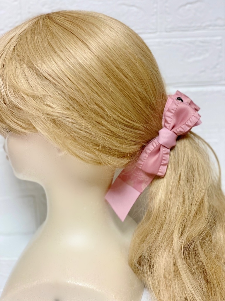 ピンクフリルのガーリーバナナクリップ