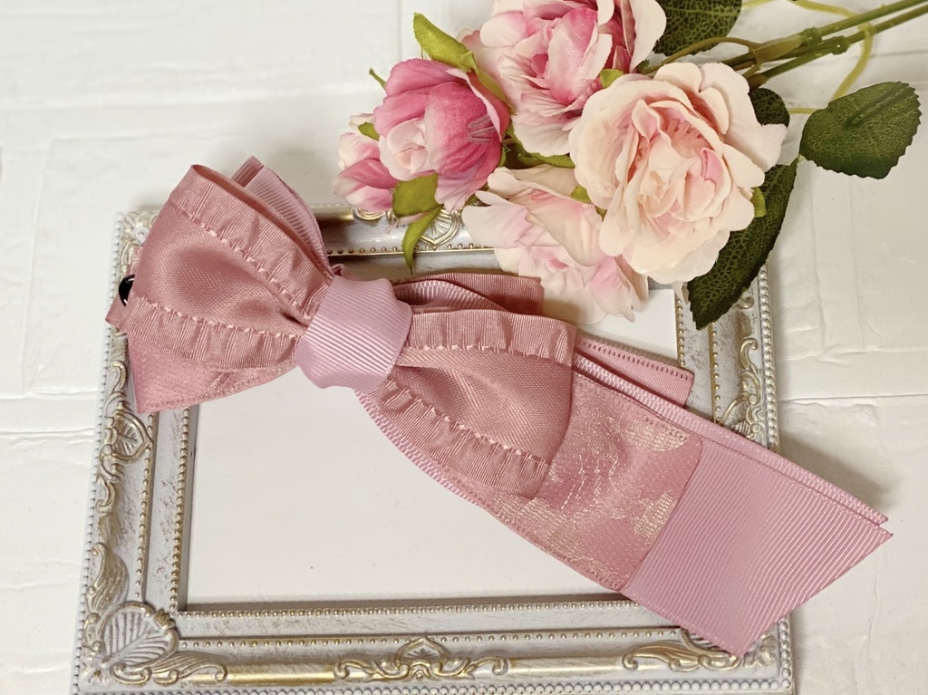 ピンクフリルのガーリーバナナクリップ