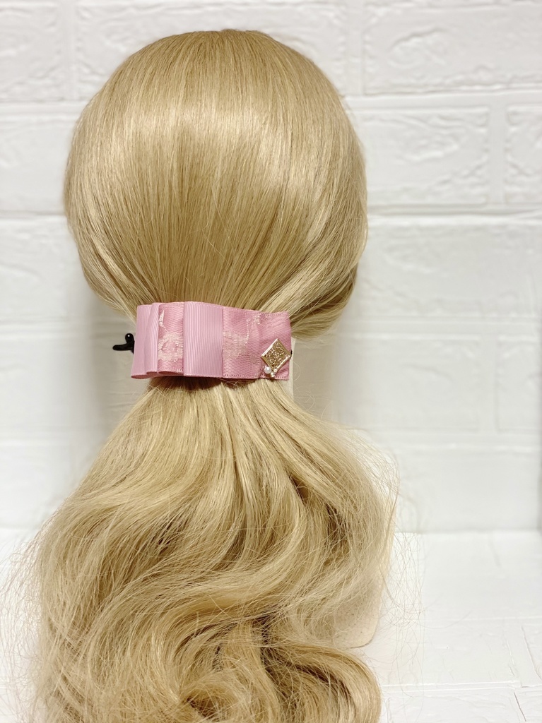 レースリボンのアーチ型クリップ