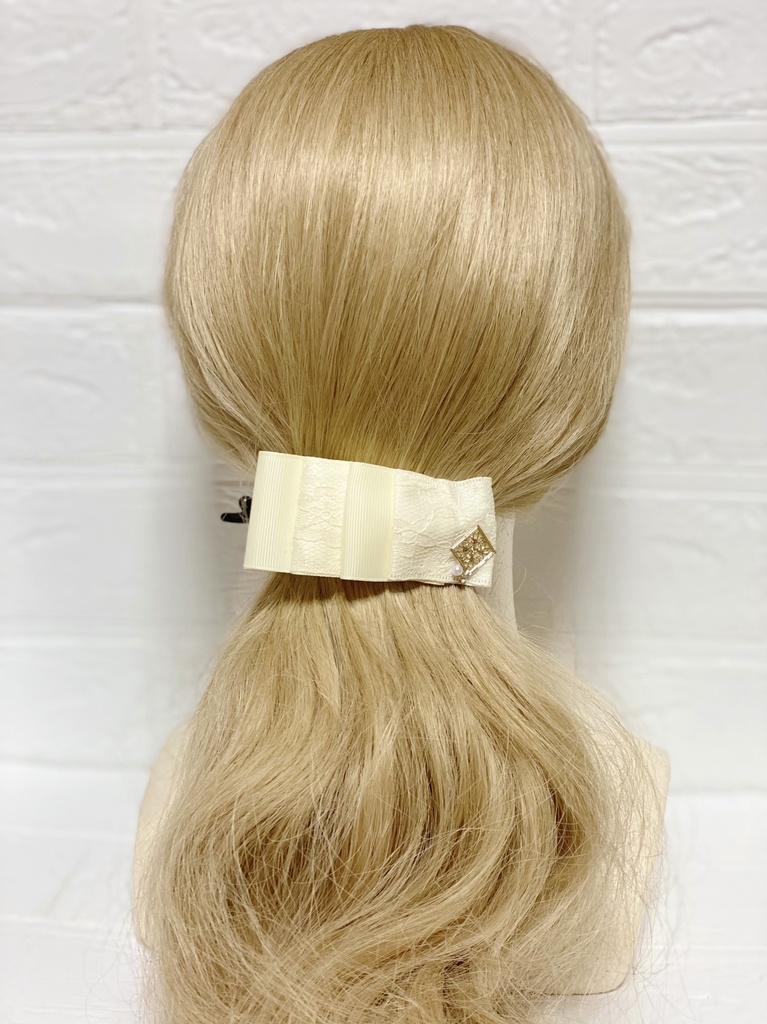 レースリボンのアーチ型クリップ