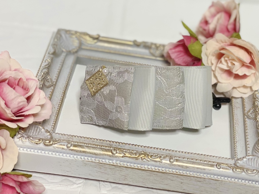 レースリボンのアーチ型クリップ