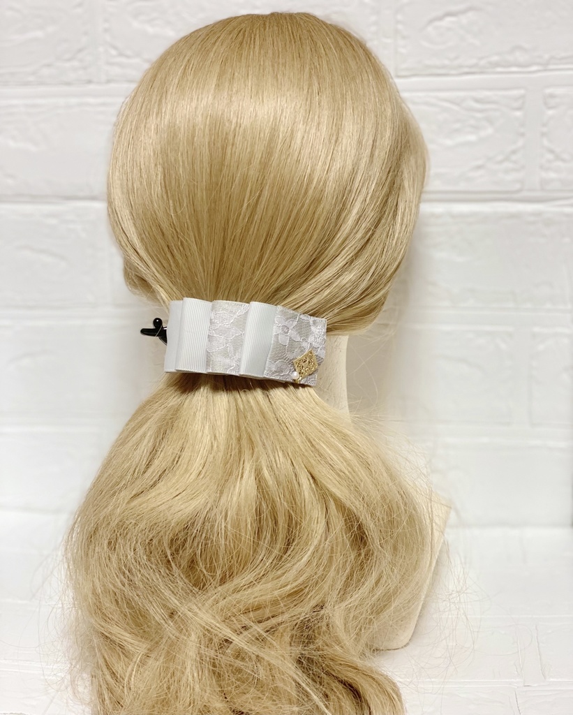 レースリボンのアーチ型クリップ