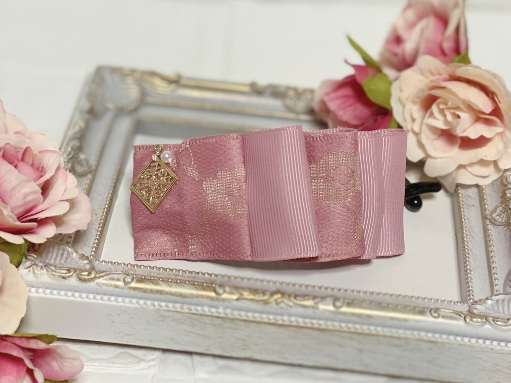 レースリボンのアーチ型クリップ