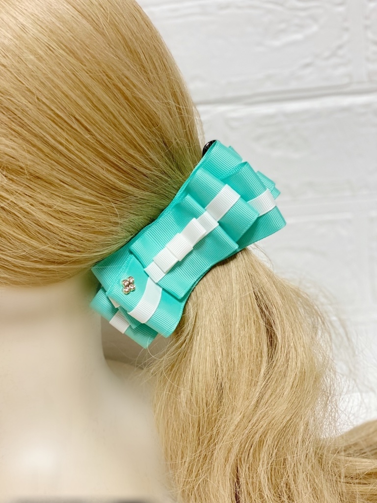 爽やかグリーンのギフトリボンバナナクリップ