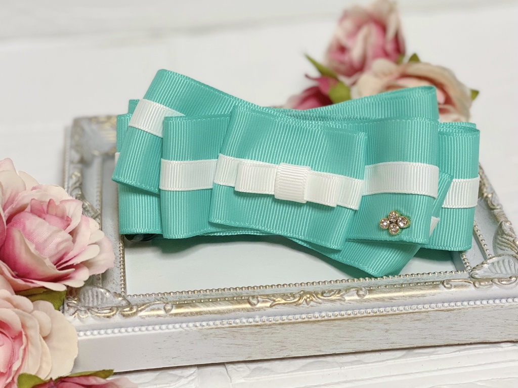 爽やかグリーンのギフトリボンバナナクリップ