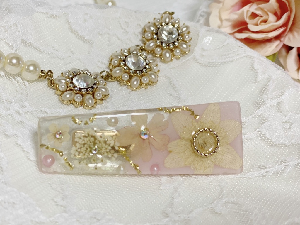 お花のキラキラレジンヘアクリップ