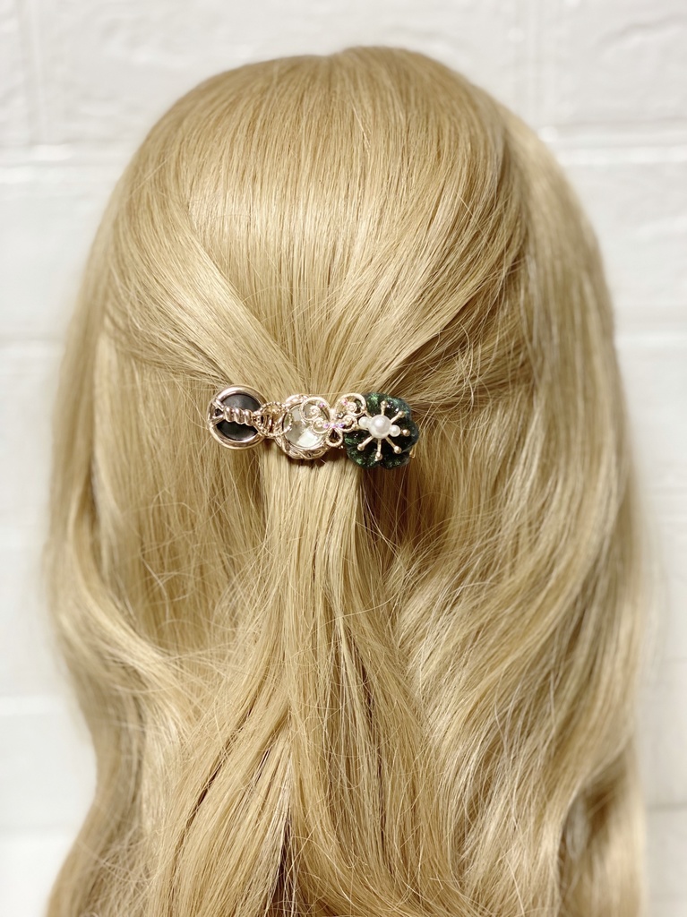 お花のキラキラレジンヘアクリップ