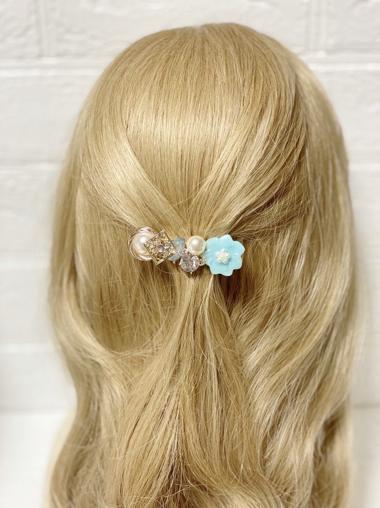 お花のキラキラレジンヘアクリップ