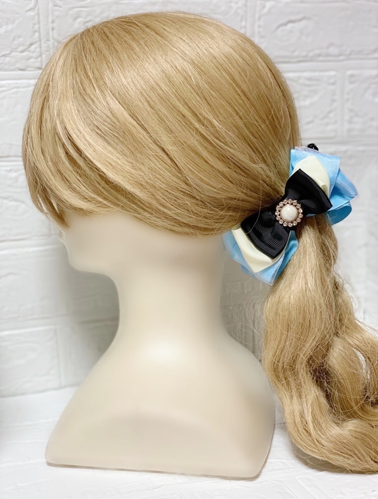 爽やかブルーのバナナクリップ