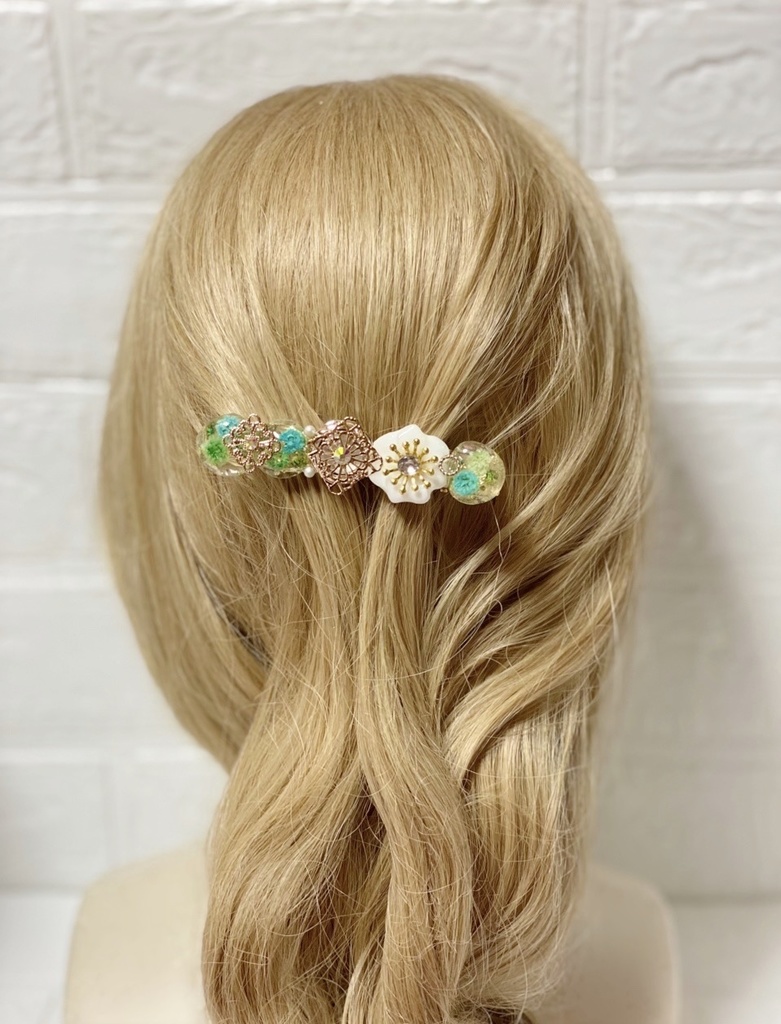 お花のキラキラレジンヘアクリップ※グリーン※ブルー