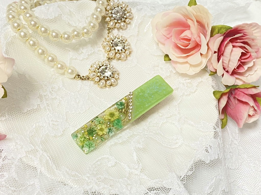 お花のキラキラレジンヘアクリップ