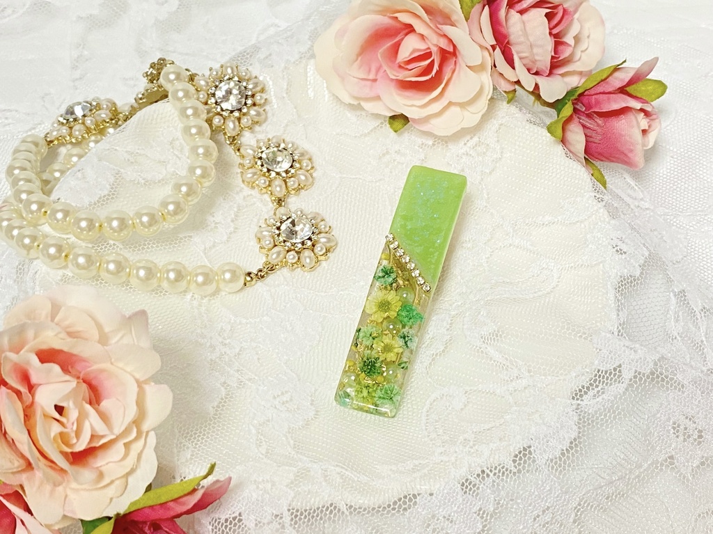 お花のキラキラレジンヘアクリップ