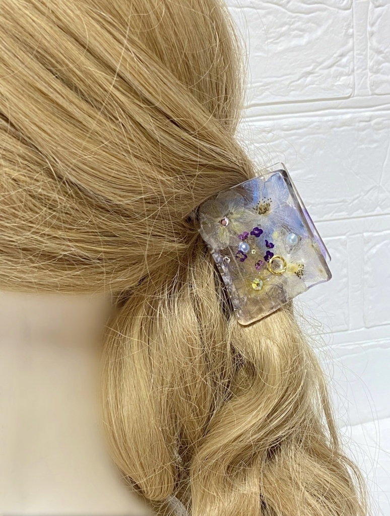 押し花のレジンバンスクリップ